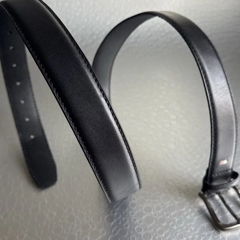 Tommy Hilfiger Mens Black Coated Leather Dress Belt Size 42 105 Vintage Preppy